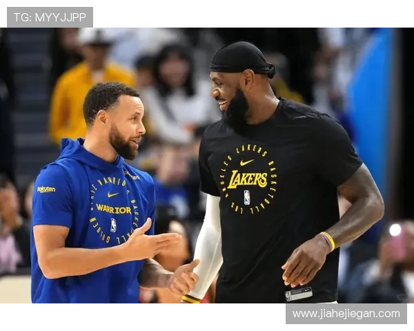詹姆斯带领湖人迎战勇士，库里复出状态回升两队争锋激烈