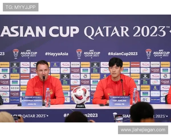 中国男足备战亚洲杯全力以赴 新教练团队初见成效