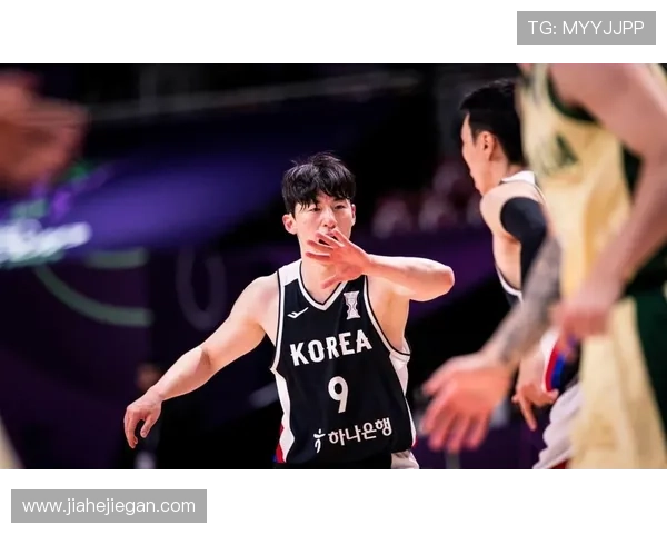 中国男篮逆袭韩国晋级亚洲杯四强 球员展现顽强斗志与拼搏精神