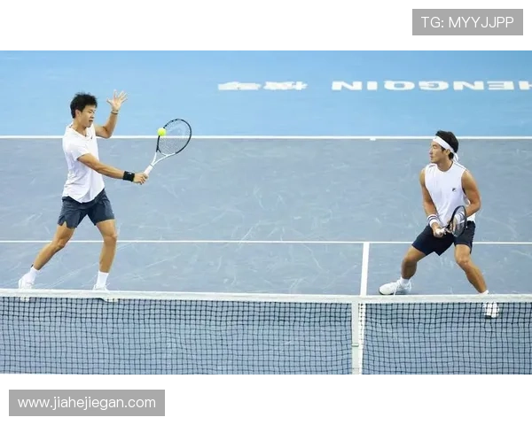 网球职业比赛精彩回顾：赛场激情对决与运动员顶尖技艺展示