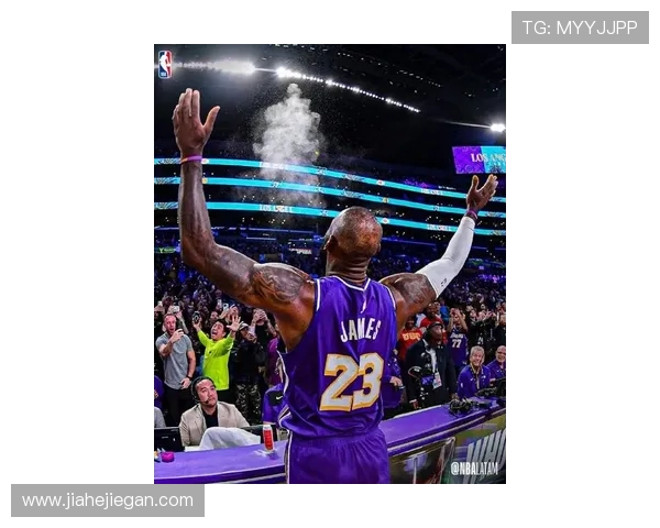 詹姆斯复出领衔湖人击败快船 威少表现抢眼助球队取胜