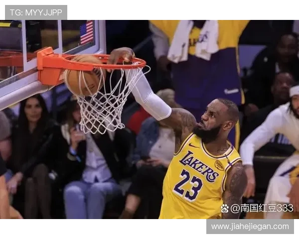 詹姆斯赛季首战豪取30分 湖人力克勇士取得新赛季首胜